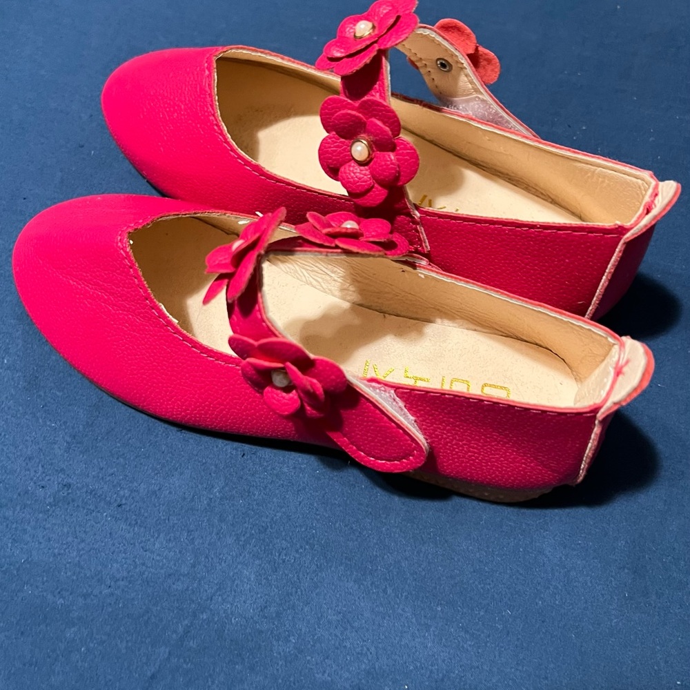 Girls pink ballet flats